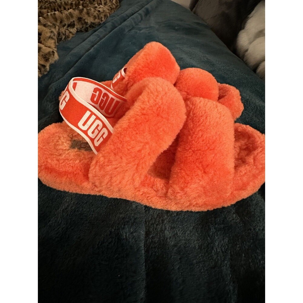 Ugg Oh Yeah fuzzy slippers/slides women’s size 7.